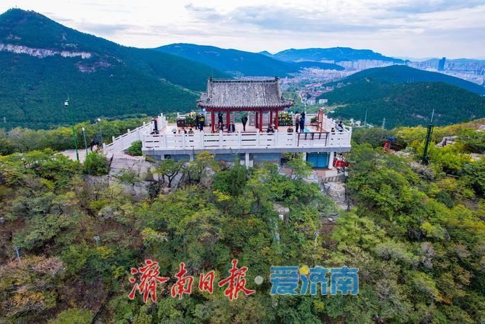 天高云阔历山秋 一城秋景入长卷