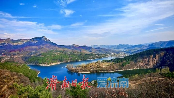 莲华胜境百丈崖秋光正好：蓝天碧水，满山染金