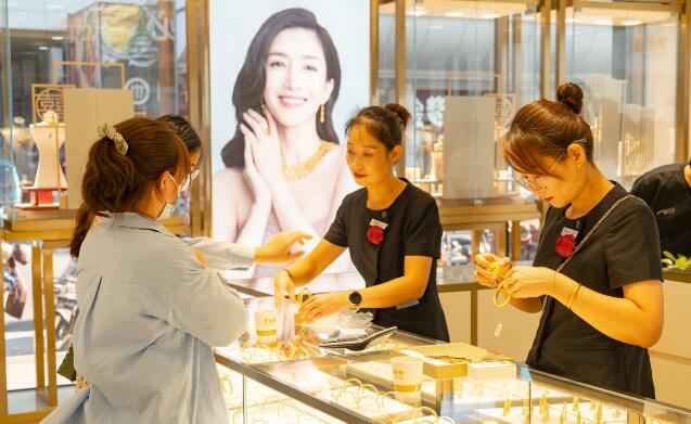 终端门店超2500家 梦金园开启黄金饰品“蝶变”之旅-新华网山东频道