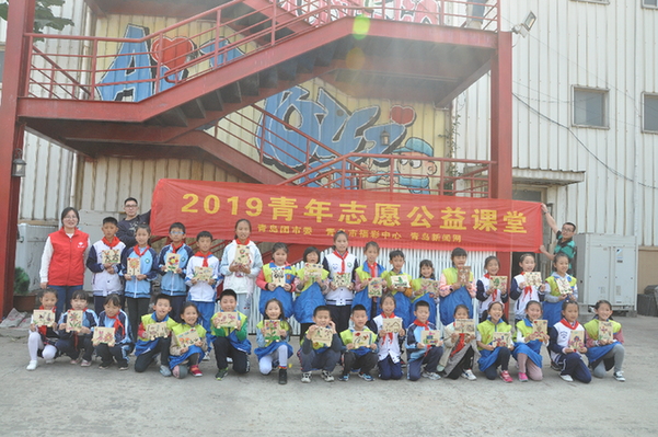 福彩公益课堂带孩子们学习传统文化、体验木作手工
