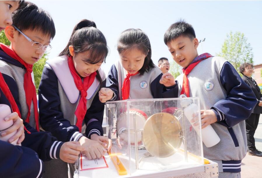 科技体验 快乐成长 济南市青少年科技节开幕